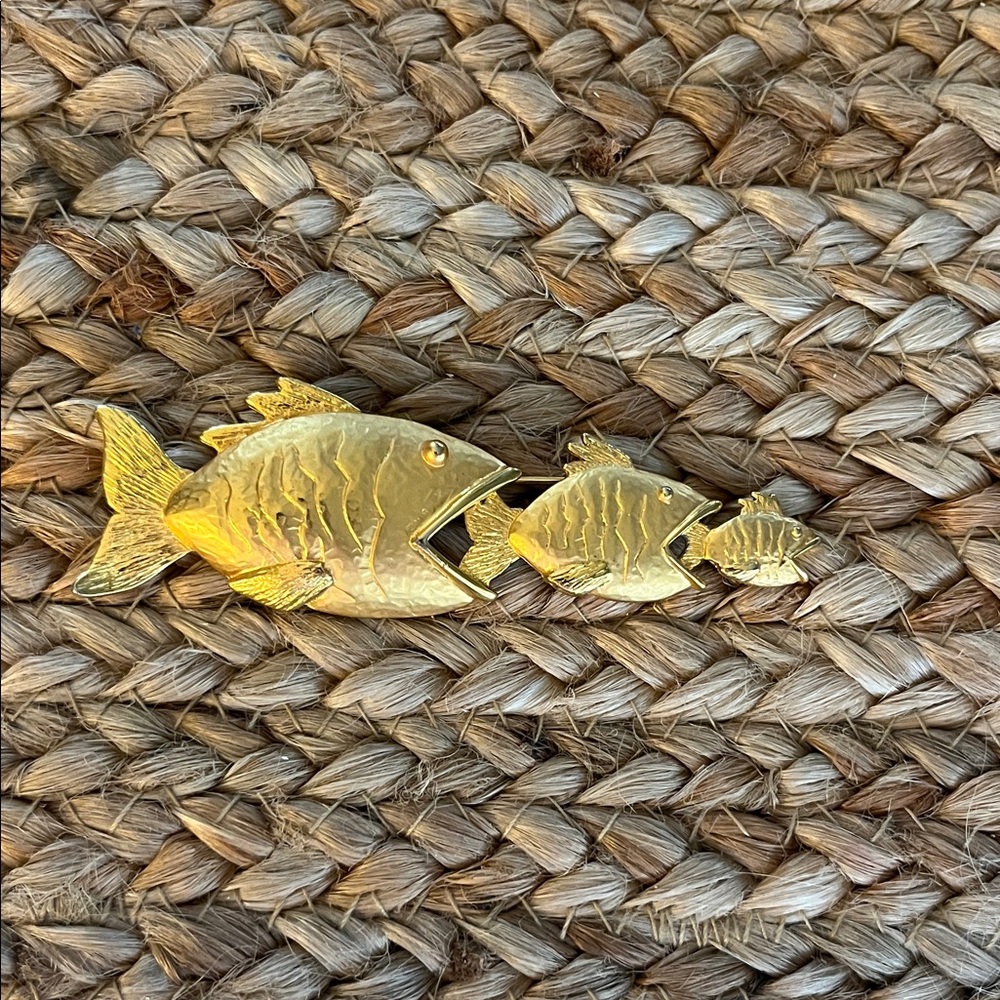Elegant Gold Fish Family‎ Brooch